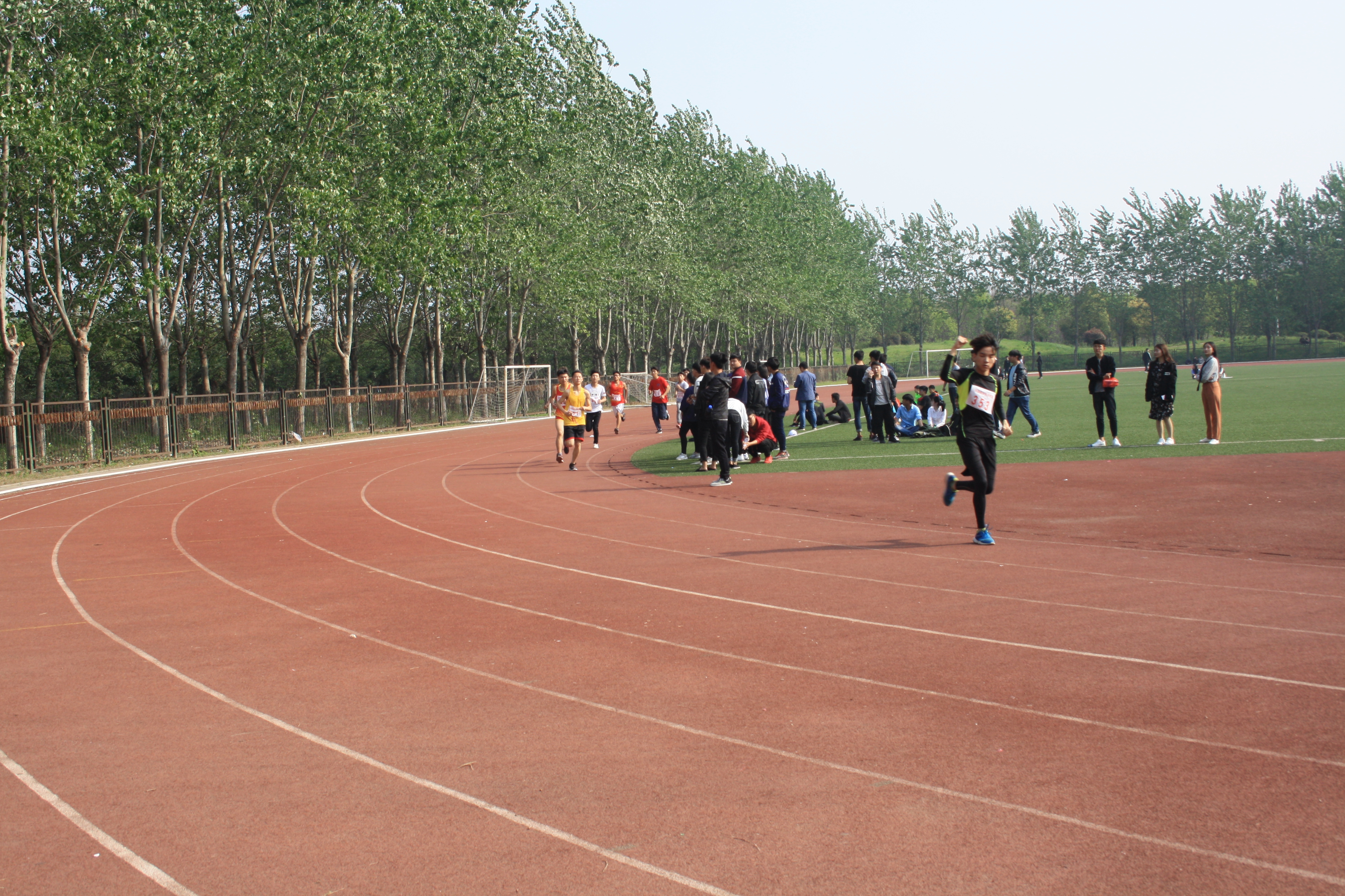 学生3000米